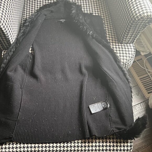 GUESS black faux-fur sleeveless vest - Picture 3 of 6